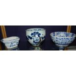 A small quantity of 20th century Chinese porcelain and pottery,