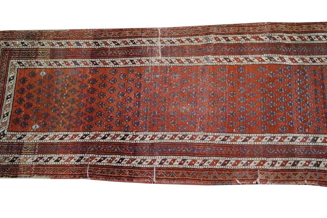 Persian runner Worldwide shipping available: shipping@sheppards.ie 257 x 105 cm.