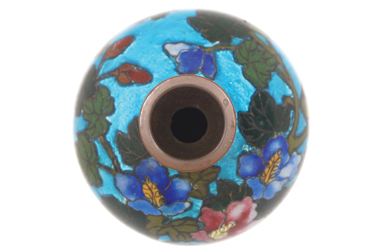 Nineteenth-century Japanese cloisonne enamel vase Worldwide shipping available: shipping@sheppards. - Image 4 of 6