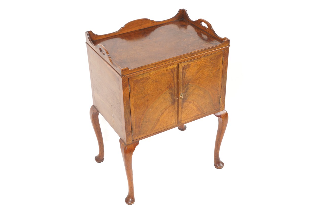 Edwardian period George III style mahogany and cross banded tray top cabinet raised on cabriole legs - Image 2 of 7