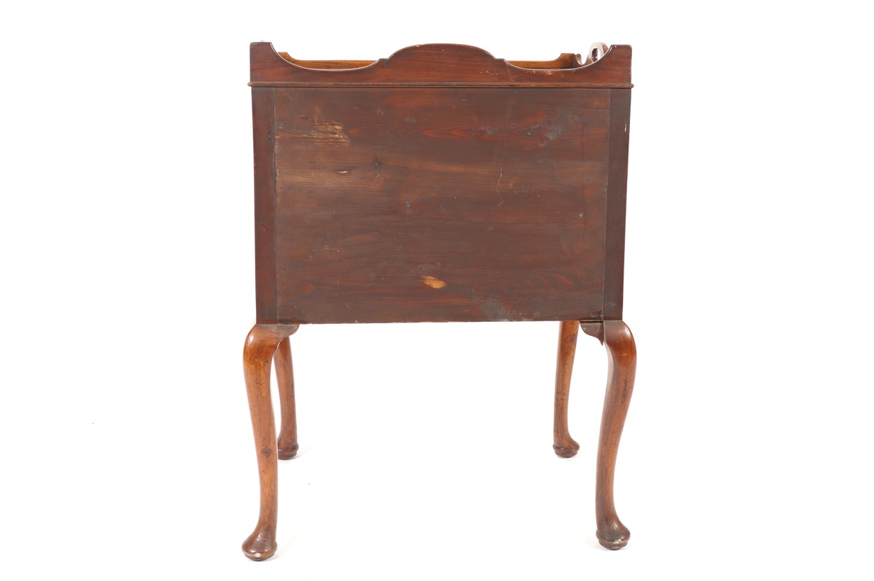 Edwardian period George III style mahogany and cross banded tray top cabinet raised on cabriole legs - Image 4 of 7