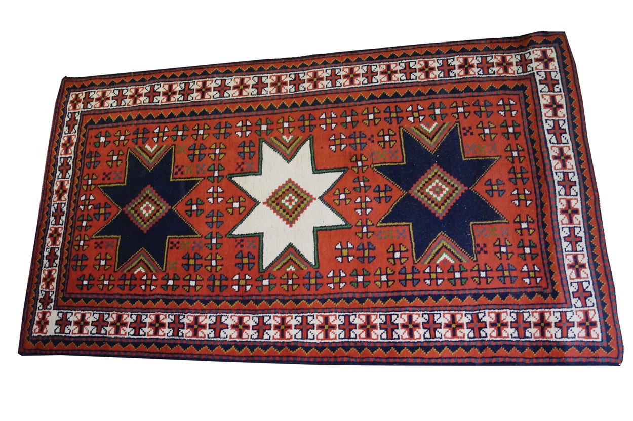 Persian carpet Worldwide shipping available: shipping@sheppards.ie 194 x 110 cm. - Image 2 of 5