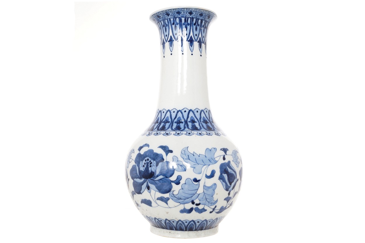 Chinese blue and white bottle vase Worldwide shipping available: shipping@sheppards.ie 35 cm. high