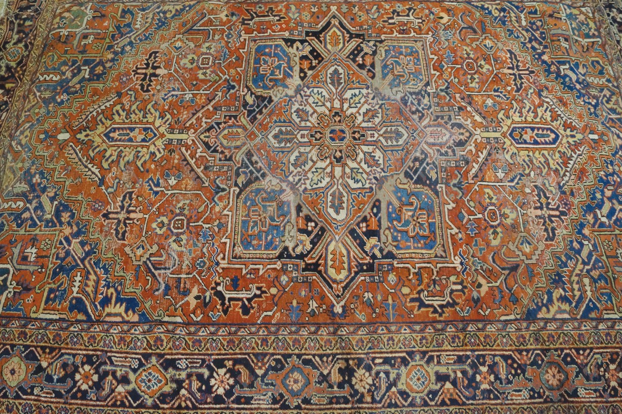 Persian carpet Worldwide shipping available: shipping@sheppards.ie 376 x 282 cm. - Image 2 of 7