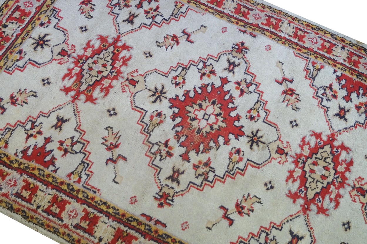 Persian carpet Worldwide shipping available: shipping@sheppards.ie 162 x 120 cm. - Image 6 of 6