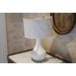 PAIR OF CERAMIC TABLE LAMPS Direct all shipping enquiries to shipping@sheppards.ie Overall: 22 cm.