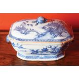 EIGHTEENTH-CENTURY CHINESE NANKING BLUE AND WHITE TUREEN AND COVER the lid decorated with figures