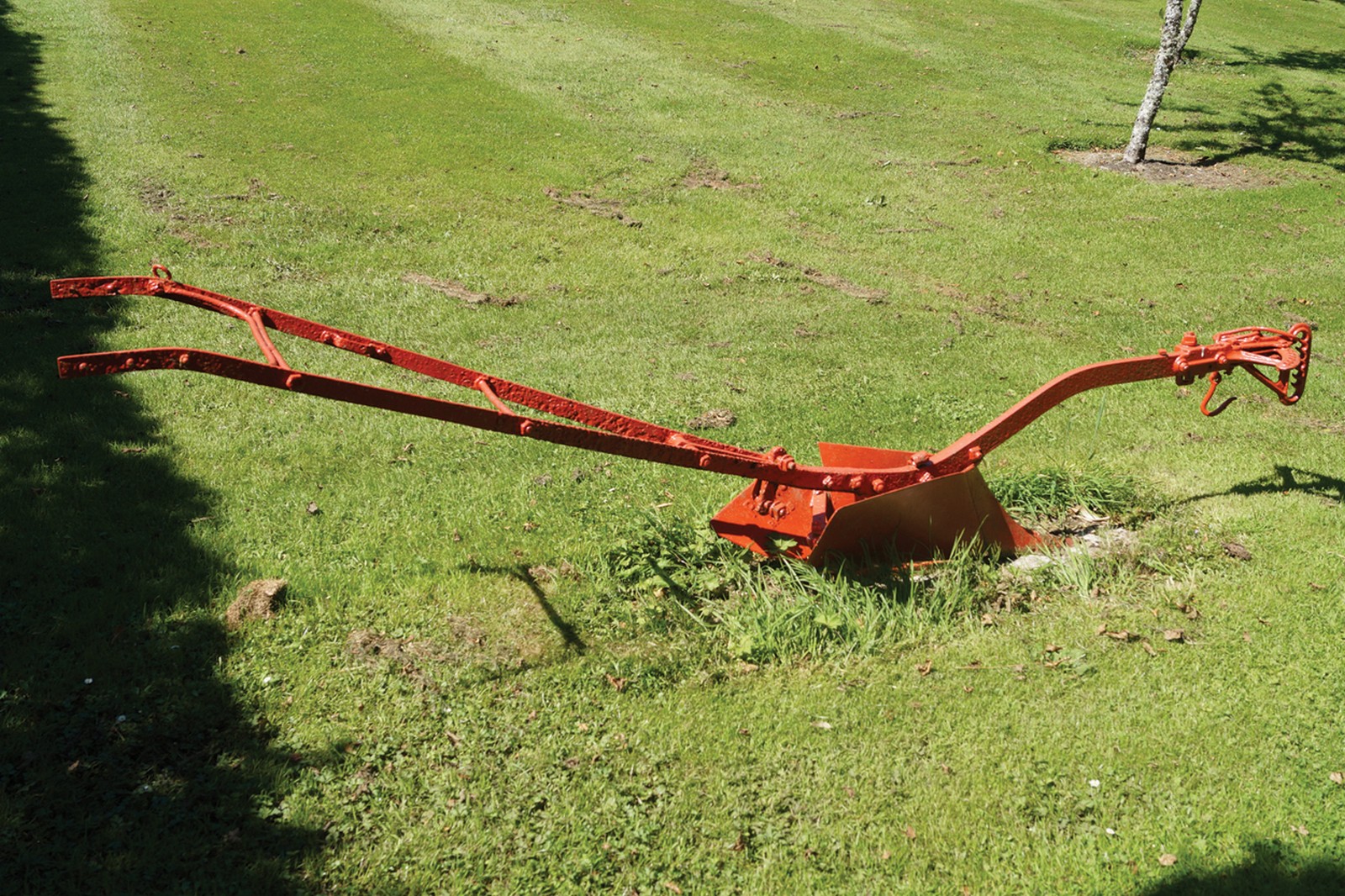 ﻿VINTAGE CAST-IRON HORSE-DRAWN PLOUGH Direct all shipping enquiries to shipping@sheppards.ie 318 cm.