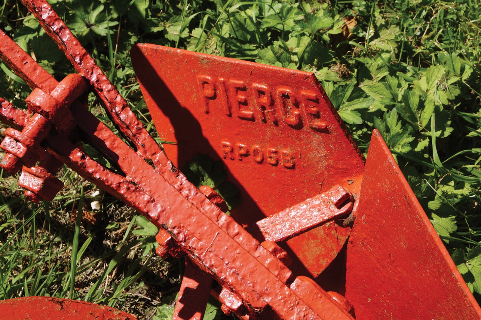 ﻿VINTAGE CAST-IRON HORSE-DRAWN PLOUGH Direct all shipping enquiries to shipping@sheppards.ie 318 cm. - Image 2 of 2