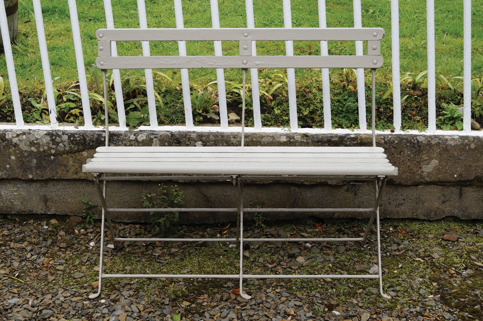 ﻿FOLDING METAL AND WOODEN GARDEN BENCH Direct all shipping enquiries to shipping@sheppards.ie