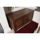 EIGHTEENTH-CENTURY OAK COFFER the lift-up rectangular moulded edge top, opening to a storage