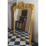 LARGE EARLY NINETEENTH-CENTURY CARVED GILTWOOD MIRROR the rectangular plate with a serpentine top