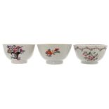 LOTS OF THREE FAMILLE ROSE TEA BOWLS Direct all shipping enquiries to shipping@sheppards.ie Each 8.5