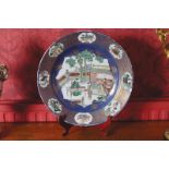 CHINESE QING PERIOD FAMILLE VERTE CHARGER of circular form, the central cartouche depicting