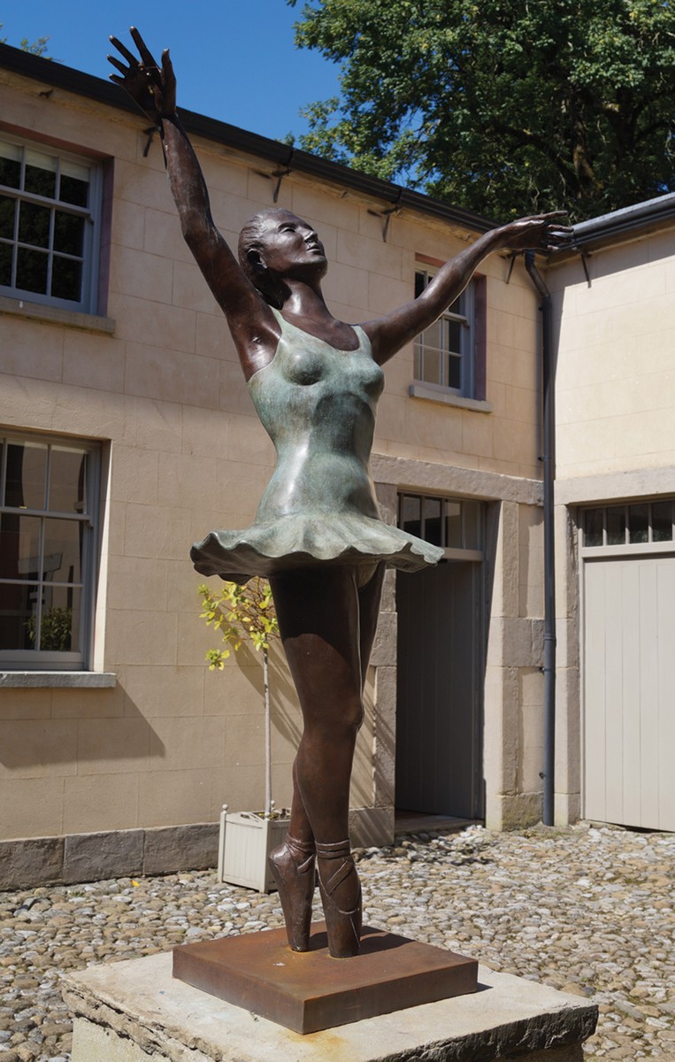 ﻿CYNTHIA MORAN-KILLEAVY ﻿Ballerina Unique  bronze sculpture Cynthia Moran was born in Kildare. She