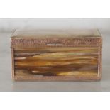 NINETEENTH-CENTURY ENGRAVED GOLD AND HORN PANELLED SNUFF BOX Direct all shipping enquiries to