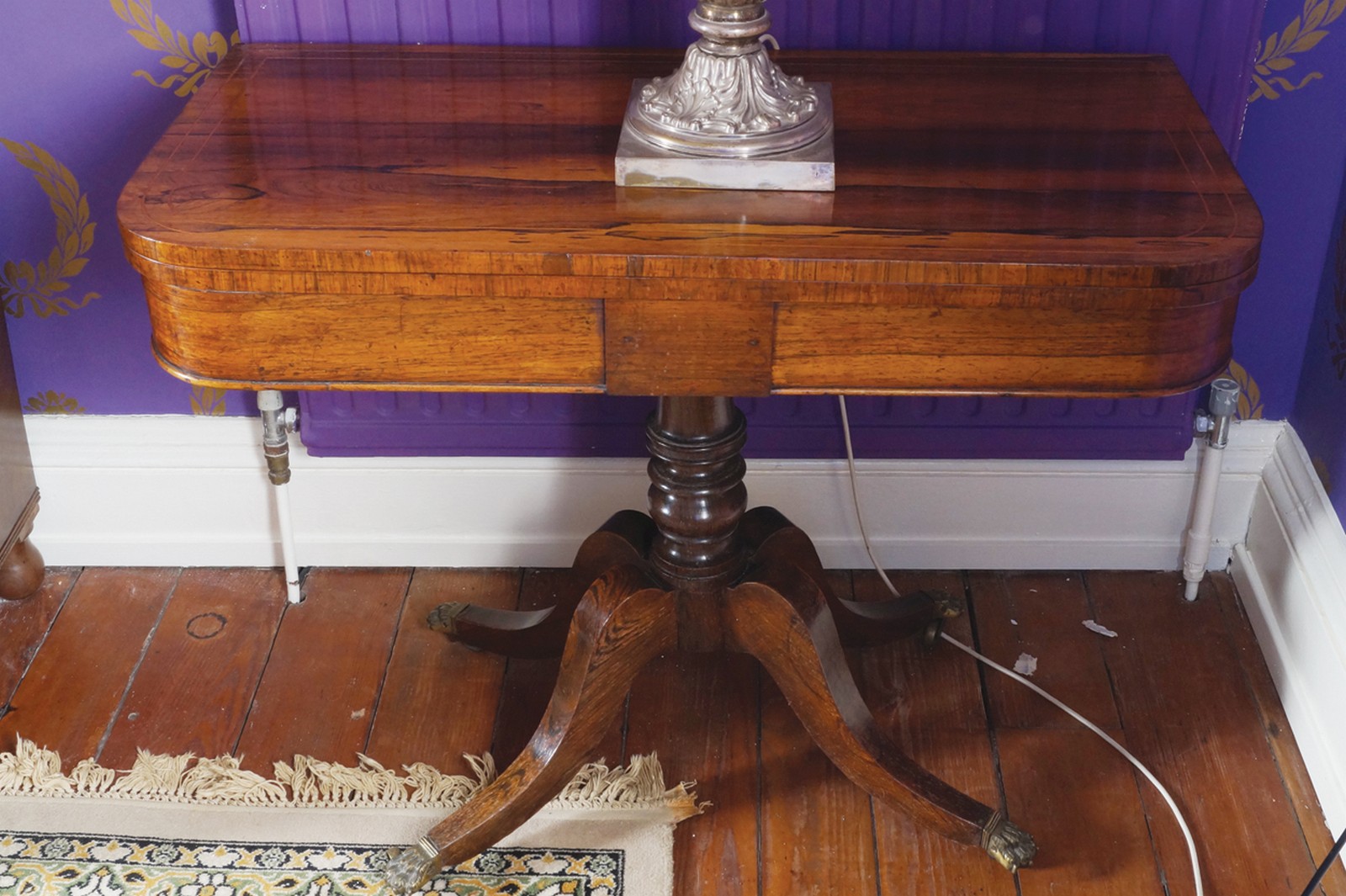 ﻿REGENCY PERIOD ROSEWOOD AND BOXWOOD INLAID CARD TABLE ﻿the rectangular fold-over top with rounded