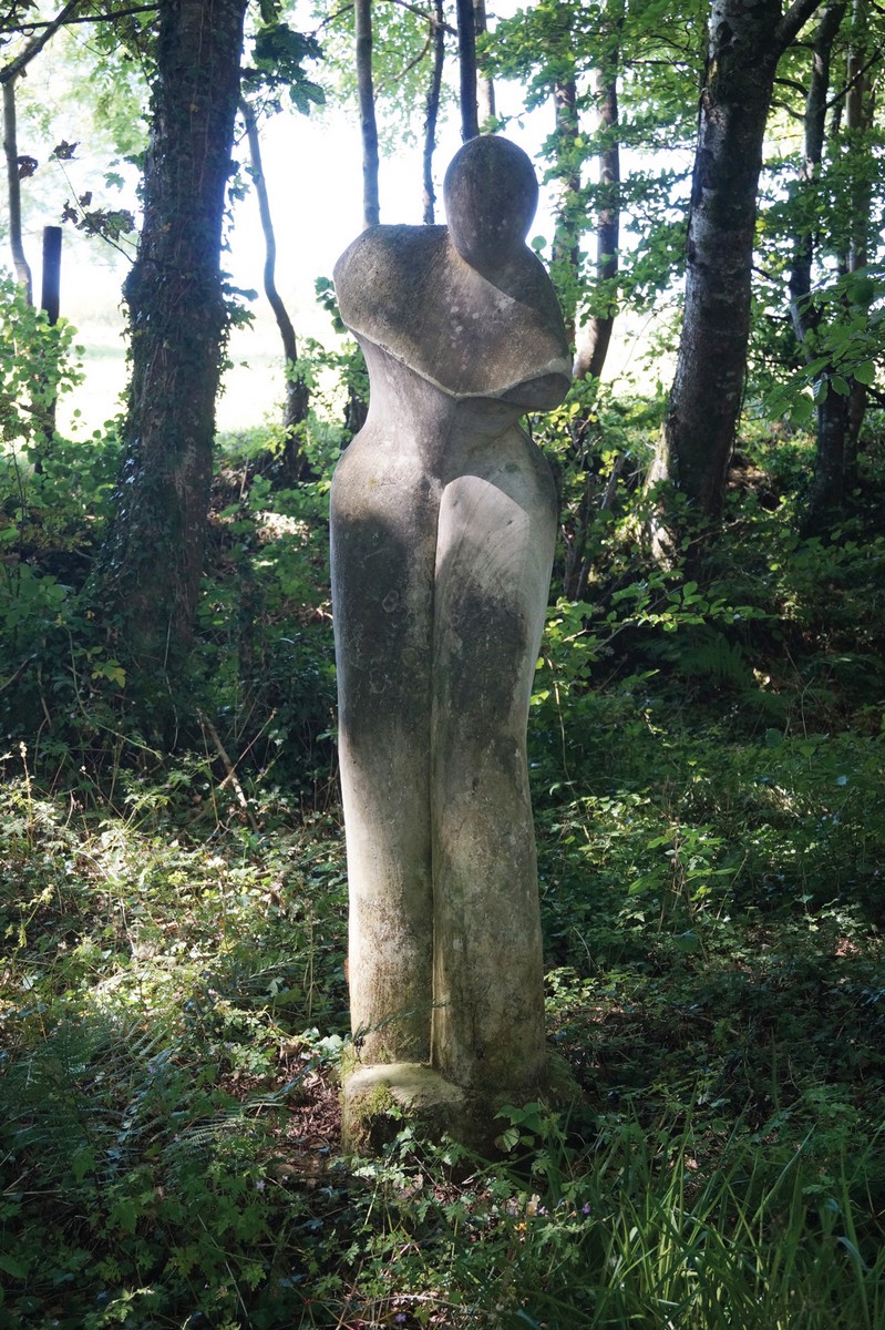 ﻿LARGE ABSTRACT STONE FIGURE Direct all shipping enquiries to shipping@sheppards.ie Each 42 cm.