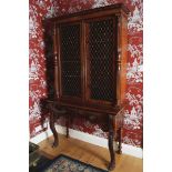 ﻿WILLIAM IV PERIOD MAHOGANY BOOKCASE ﻿the superstructure with a moulded crown above a simple frieze,