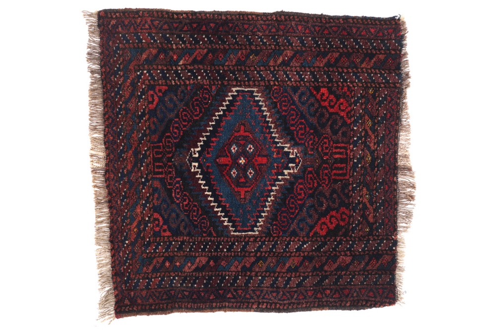 Persian rug Worldwide shipping available: shipping@sheppards.ie 70 x 80 cm.