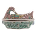 Chinese duck tureen in Kangxi style        Worldwide shipping available: shipping@sheppards.ie 21