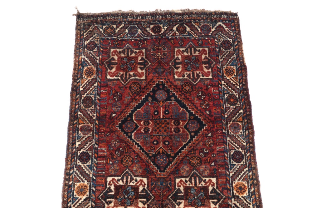 Persian rug Worldwide shipping available: shipping@sheppards.ie 175 x 120 cm.