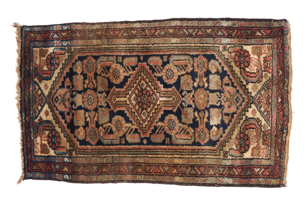 Persian rug Worldwide shipping available: shipping@sheppards.ie