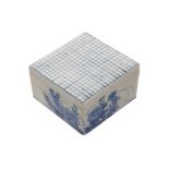 Nineteenth-century Japanese blue and white box and cover raised on knuckled feet Worldwide