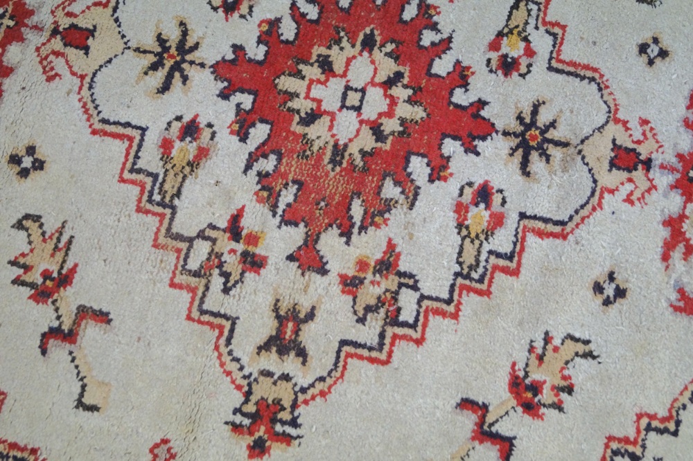 Persian carpet Worldwide shipping available: shipping@sheppards.ie 245 x 160 cm. - Image 2 of 3