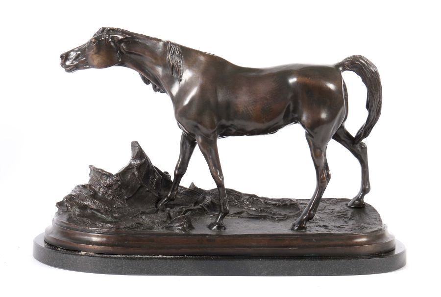 Reserve: 650 EUR        Méne, Pierre-Jules, nach 1810 - 1879. "Schreitendes Reitpferd", Bronze,