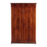 Reserve: 300 EUR        Kleiderschrank Deutschland, 1860-1870, Mahagoni auf Nadelholz furniert,