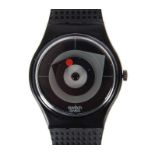 Swatch-Armbanduhr Point of View 1995, schwarzes Kunststoffarmband mit rot-/rosafarbener Schließe,