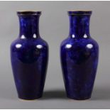 Reserve: 250 EUR        Vasenpaar Sèvres, III. Republik, 1896/97, Porzellan, kobaltblau staffiert,