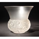 Reserve: 200 EUR        Vase mit Relief René Jules Lalique, 1860 - 1945, Glasmacher und