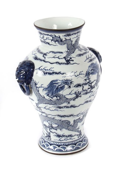 Reserve: 170 EUR        Vase mit Drachenmalerei China, späte Qing-Dynastie, Porzellan, blaue - Image 2 of 3