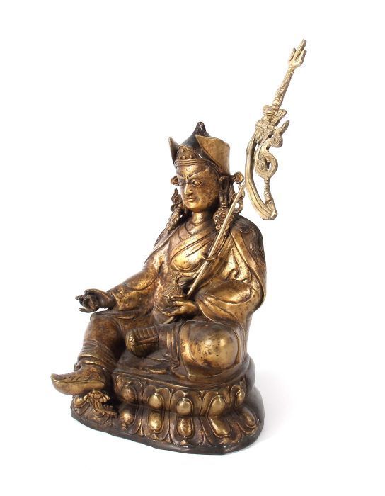 Reserve: 250 EUR        Padmasambhava Tibet, 19./20. Jh., Kupfer, Figur des Guru Rinpoche als - Image 3 of 5
