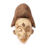 Reserve: 100 EUR        Maske Gabun, Stammeskunst der Punu, Holz geschnitzt, part. Kaolinfassung,