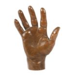 Reserve: 150 EUR        Männerhand 20. Jh., Bronze, starkwandig, patiniert, vollplastische