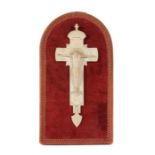 Elfenbein-Kruzifix um 1900, Elfenbein, der Corpus: vollrund geschnitzt im Dreinageltypus, das Kreuz: