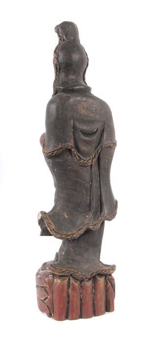 Reserve: 40 EUR        Guanyin China, 20. Jh., Holz, rot gefasst, part. vergoldet, Figur der Guanyin - Image 3 of 3