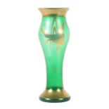 Reserve: 200 EUR        Vase Frankreich, um 1910, grün eingefärbtes Glas, formgeblasen, geätztes und