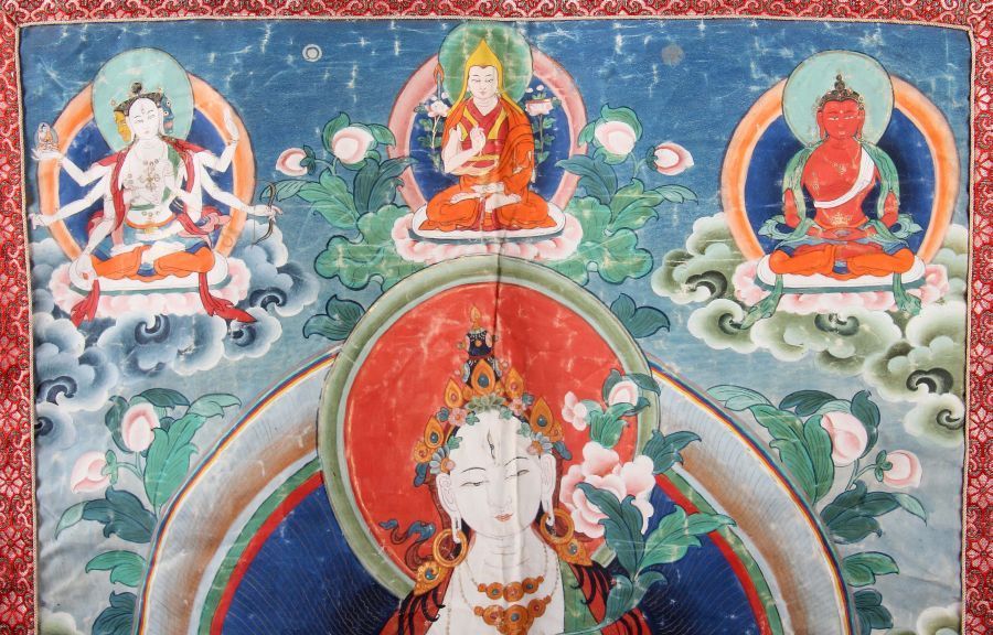 Reserve: 400 EUR        Thangka der weißen Dölma Tibet, wohl 19. Jh., Leinen gerahmt von zwei - Image 3 of 7