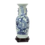 Bodenvase mit Blaumalerei China, wohl 20. Jh., Porzellan, seladongrün glasiert, schauseitig