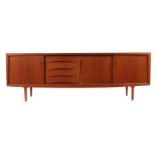 Reserve: 250 EUR        Sideboard 1960/70er Jahre, wohl Dänemark, Konstruktion aus Teakholz, die