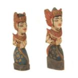 Reserve: 50 EUR        2 Schnitzpuppen Bali, 20. Jh., Holz, polychrom bemalt, Darstellung zweier