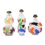 Reserve: 25 EUR        3 Snuffbottles China, Schaumglas, verschiedene Formen, mehrfarbige