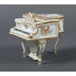 Reserve: 100 EUR        Porzellan-Klavier Sächsische Porzellanfabrik zu Potschappel von Carl Thieme,