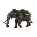 Reserve: 150 EUR        Elefant 1. Hälfte 20. Jh., Bronze, patiniert, vollrunde Ausführung, in