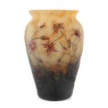 Reserve: 1500 EUR        Vase mit Clematis Daum Frères, Verrerie de Nancy, um 1900, farbloses Glas