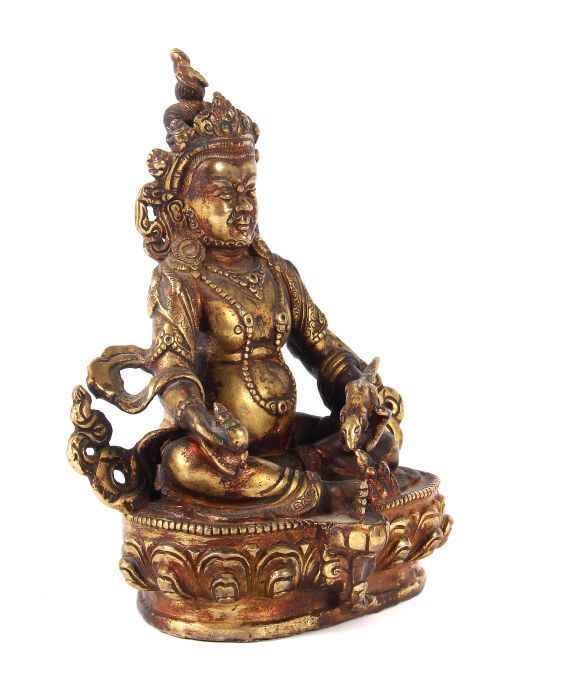 Reserve: 200 EUR        Jambhala Nepal, Mitte 20. Jh., Kupfer feuervergoldet, Figur des Jambhala ( - Image 2 of 5